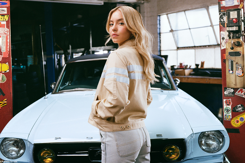 Sydney-Sweeney-Ford-Mustang-01